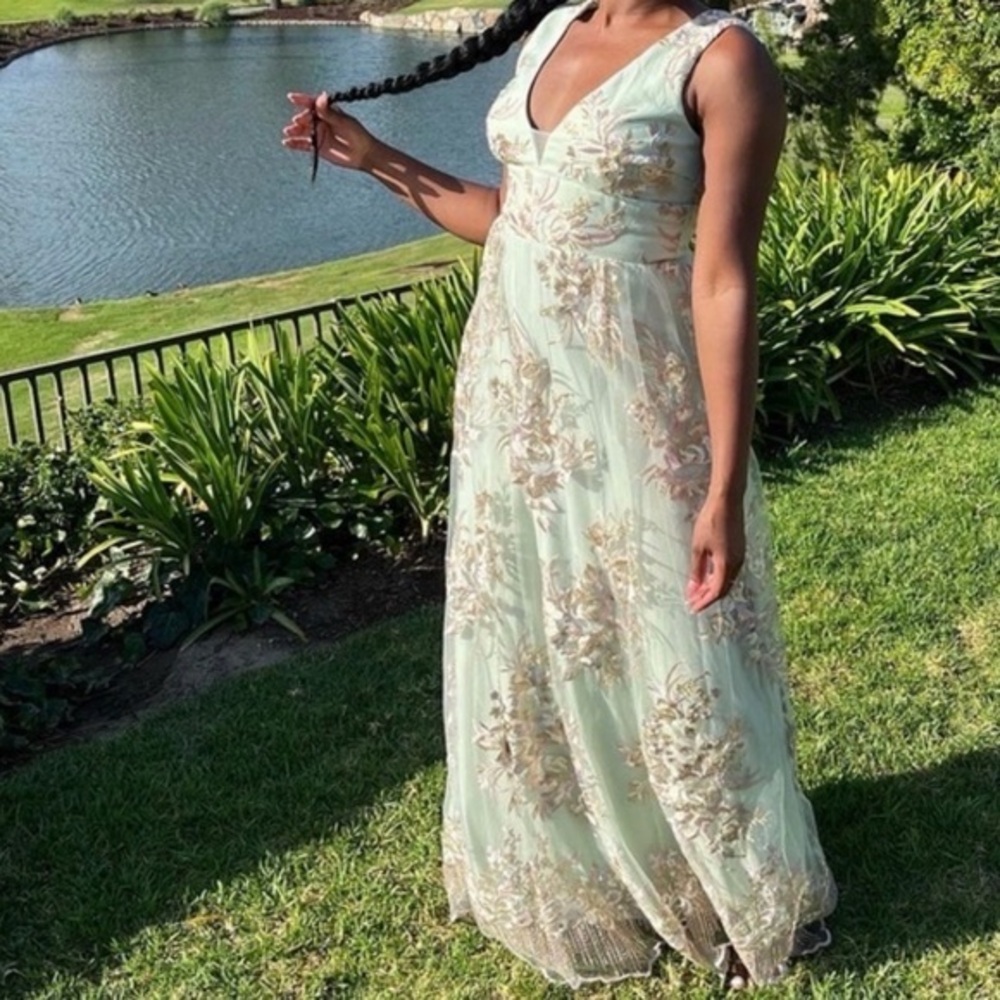 Occasion Elegant Floral Maxi Dress in lt Green and Gold flawed 💎